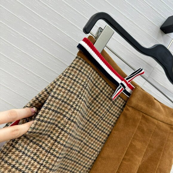 Thom Browne Gunclub Check Cheviot Tweed Pleated Mini Skirt - Picture 8 of 9